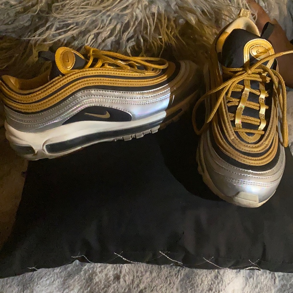 The sneakers are in perfect condition